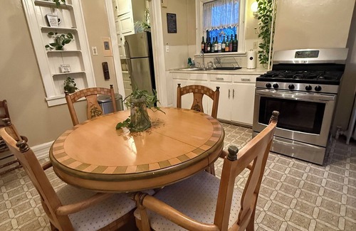 Downtown Toledo Casa | Charming 2nd floor unit in historic district