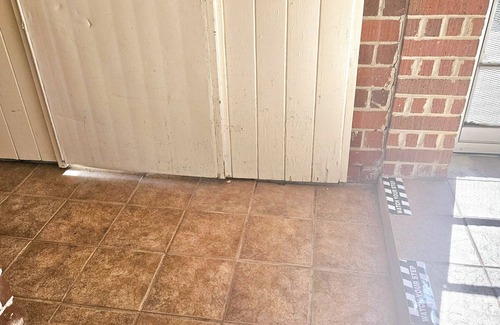 Jacksonville Casa | Charming 3/1 home in Jacksonville, 8 min to Stadium with Large Screen Porch