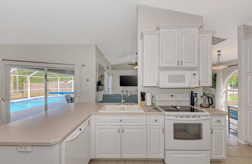 North Port Casa | Charming 3/2 Home W/Saltwater & Heated Pool Near Several Beautiful Beaches
