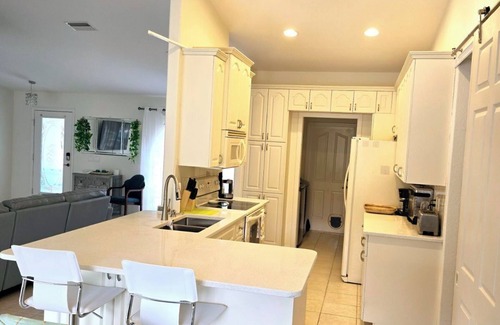 North Port Casa | Charming 3/2 Home W/Saltwater & Heated Pool Near Several Beautiful Beaches