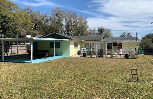 Inverness Casa | Charming 3/2 house near Downtown Inverness & Rails to Trails walking/ bike path.