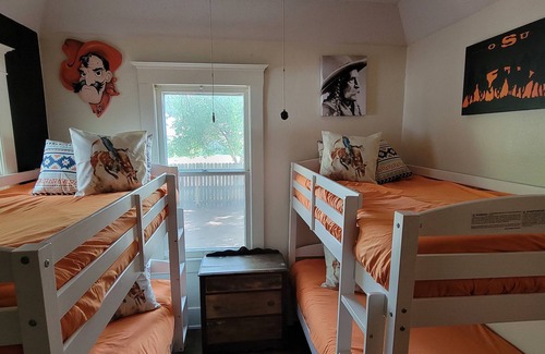 Stillwater Casa | Charming 3 bd 2 ba cozy Victorian cottage sleeps 9