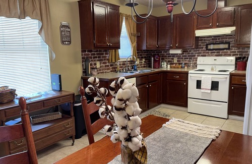Greenbrier Casa | Charming 3 bd home in quiet neighborhood