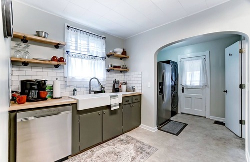 Westgate Casa | Charming 3 bdr! City location! Great parking!