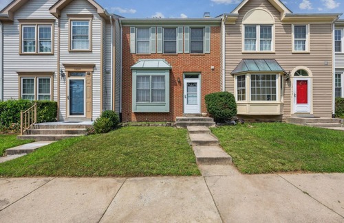 Germantown Casa | Charming 3-bed, 2.5 baths townhome in Germantown with WiFi, AC, 2 parking.