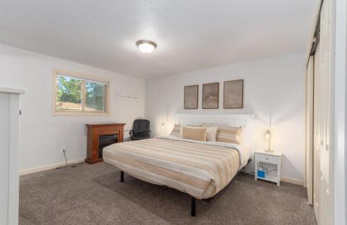 Spokane Valley Casa | Charming 3 Bed 2 and a half Bath Family Oasis - Pool BBQ Fire Pit