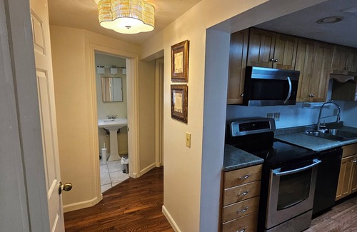 Groesbeck Casa | Charming 3-bed/ 2-bath home w parking central to Downtown and Spooky Nook Sports