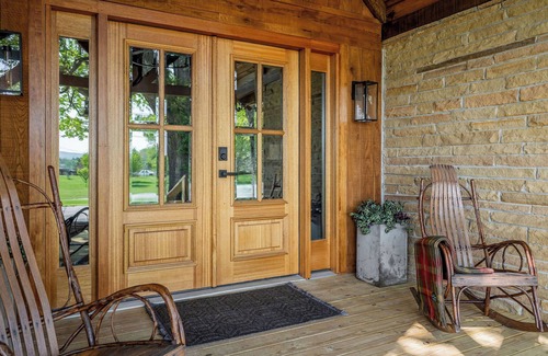 Sparta Cabaña | Charming 3-bed 3-bath, country cottage, fully renovated, on the edge of town.