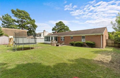 Portsmouth Casa | Charming 3-Bed Brick Home with Sunroom & Fireplace