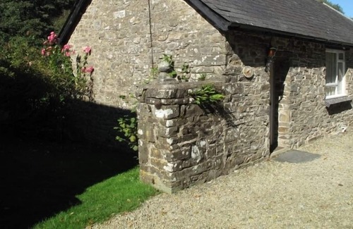 Pencader Cabaña | Charming 3-Bed Cottage in Llandysul