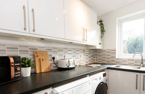 Edwalton Casa | Charming 3 Bed home | Driveway Parking and Wi-Fi