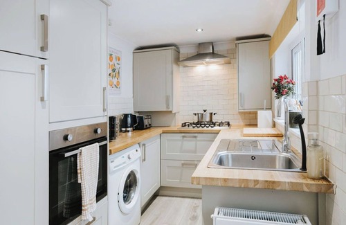 St Helens Casa | Charming 3 Bed Home | Central | Netflix | Games | Garden