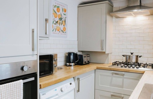 St Helens Casa | Charming 3 Bed Home | Central | Netflix | Games | Garden