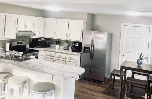 Oxford Casa | Charming 3 bed home in beautiful Oxford. Close to square, campus, and MTrade.