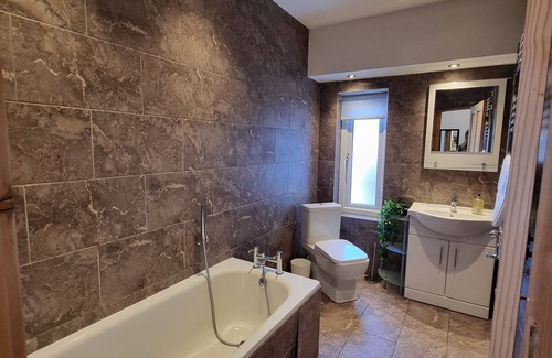 Anfield Casa | Charming 3-bed house near LFC stadium, only 10 mins drive to city centre!