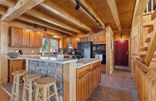 Dundee Chalet De Esquí | Charming 3-bed lakeside chalet with AC and WiFi along beautiful Keuka Lake, NY