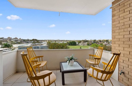 Russell Lea Apartamento | Charming 3-Bed Unit w/Views