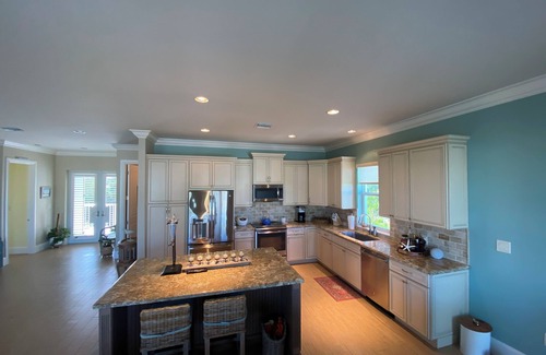 Coury Casa | Charming 3-bedroom house with pool and boat dock in Key Colony Beach