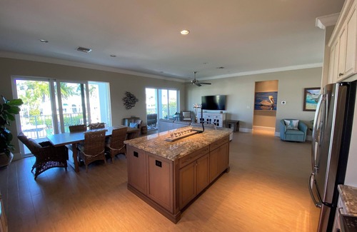 Coury Casa | Charming 3-bedroom house with pool and boat dock in Key Colony Beach