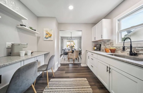 Mayfield Heights Casa | Charming 3 bedroom, 2.5 bath home