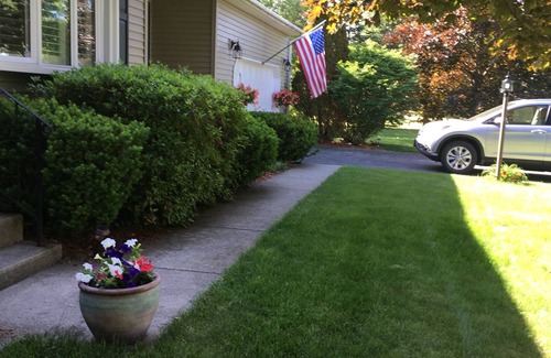 Saratoga Springs Casa | Charming 3-bedroom house in Saratoga Springs! Private yard and pet friendly!