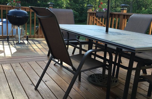 Saratoga Springs Casa | Charming 3-bedroom house in Saratoga Springs! Private yard and pet friendly!