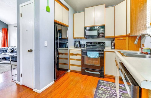 West Valley City Casa | Charming 3-bedroom townhome with WiFi and AC in West Valley City
