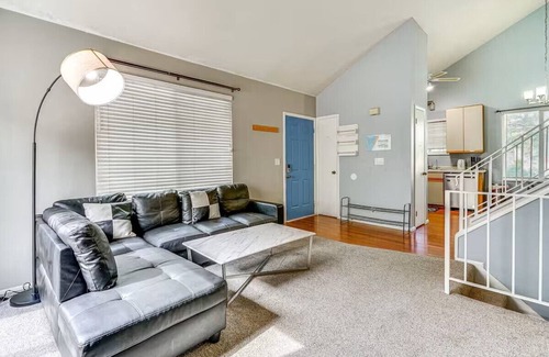 West Valley City Casa | Charming 3-bedroom townhome with WiFi and AC in West Valley City