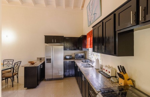 Greenwich Park Casa | Charming 3-bed Villa in St Ann bay nr Cove Beach!