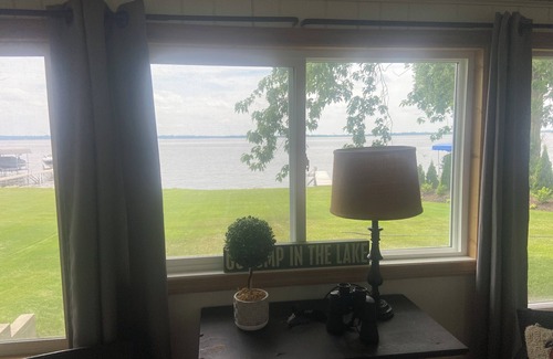 Butte Des Morts Cabaña | Charming 3-bedroom LAKESIDE cottage on the north shore of Lake Butte des Morts.
