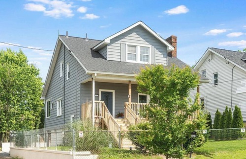 Cheverly Casa | Charming 3-bedroom house walk to metro station
