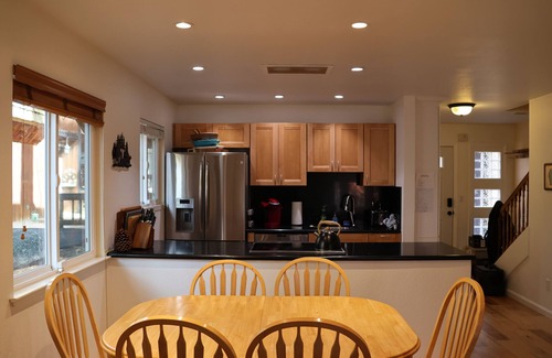 Incline Village Cabina | Charming 3 Bedroom Cabin in Incline Village w/Hot Tub