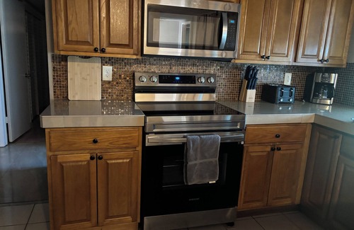 New Port Richey East Casa | Charming 3-bedroom house with WiFi and AC in brilliant New Port Richey