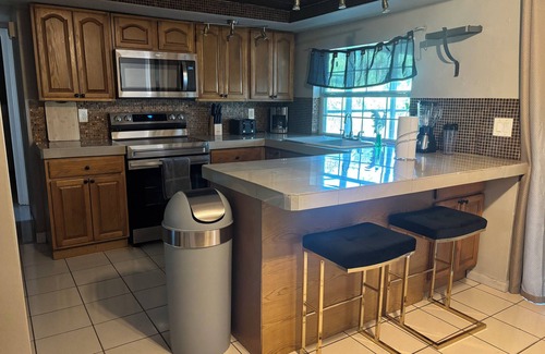 New Port Richey East Casa | Charming 3-bedroom house with WiFi and AC in brilliant New Port Richey