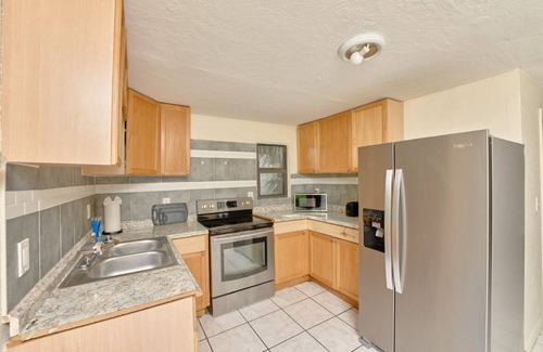 Riviera Beach Casa | Charming 3-bedroom house with AC, WiFi in lovely West Palm Beach