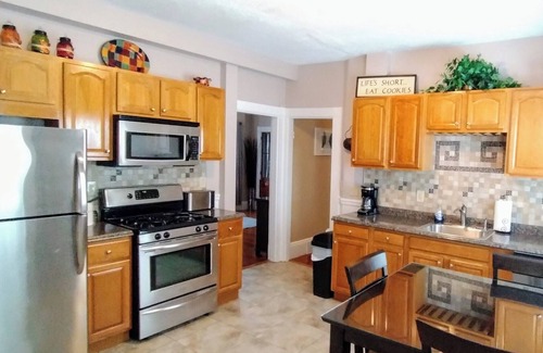 West Codman Hill - West Lower Mills Apartamento | Charming 3 Bedrm-15 minutes drive to Longwood Medical Area & So Much More!