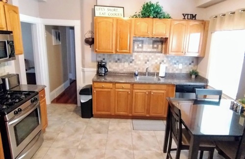 West Codman Hill - West Lower Mills Apartamento | Charming 3 Bedrm-15 minutes drive to Longwood Medical Area & So Much More!