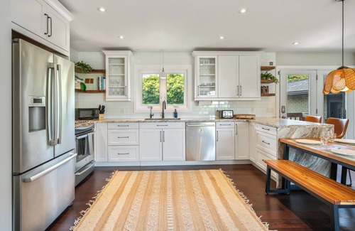Port Weller Casa | Charming 3-Bedroom Orchard Retreat with Private Pool & Sauna | Sleeps 7
