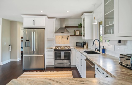 Port Weller Casa | Charming 3-Bedroom Orchard Retreat with Private Pool & Sauna | Sleeps 7