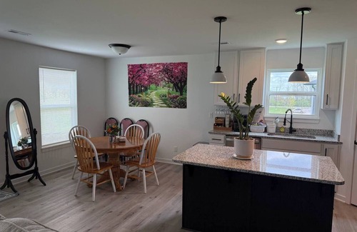 Jeffersonville Casa | Charming 3-bedroom house in wonderful Jeffersonville with WiFi, AC