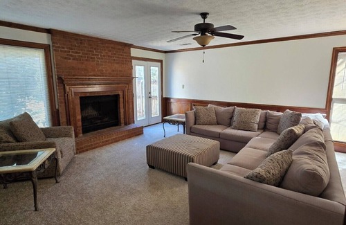 Stone Mountain Casa | Charming 3-bedroom house with WiFi, AC in Metro Atlanta