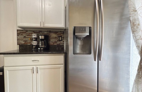 Tarpon Springs Casa | Charming 3-bedroom house with WiFi, AC in enjoyable Tarpon Springs sleeps 6
