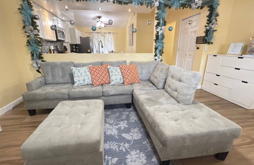 Tarpon Springs Casa | Charming 3-bedroom house with WiFi, AC in enjoyable Tarpon Springs sleeps 6