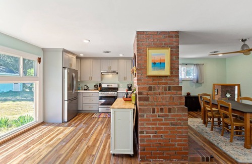 Northeast Virginia Beach Cabaña | Charming 3 bedroom cottage in beautiful VB with Deepwater access, New dock