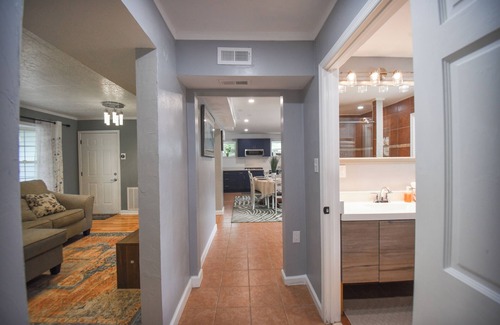 Northeast Virginia Beach Casa | Charming 3-bedroom with Luxury Bathroom and Designated Office Space