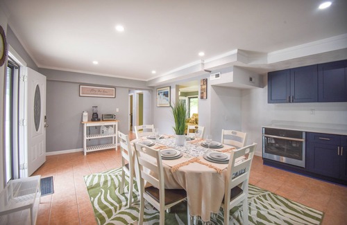Northeast Virginia Beach Casa | Charming 3-bedroom with Luxury Bathroom and Designated Office Space