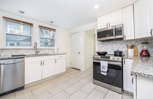 West Hartford Casa | Charming 3-Bedroom Home with Modern Comforts in West Hartford