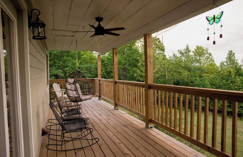 Mountain View Cabina | Charming 3-bedroom cabin with a view, AC/wifi located near Mountain View