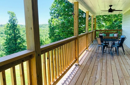 Mountain View Cabina | Charming 3-bedroom cabin with a view, AC/wifi located near Mountain View