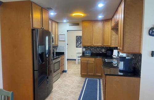 Port Saint Lucie Casa | Charming 3-bedroom house with AC, fitness room, WiFi in Port St. Lucie